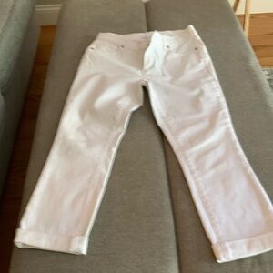 White jeans in like new condition Loft skinny crop Size 4/27 cuff ankle